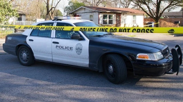 美国警察|美国警察向运送伤者的人群开枪？涉事警局回应称正调查