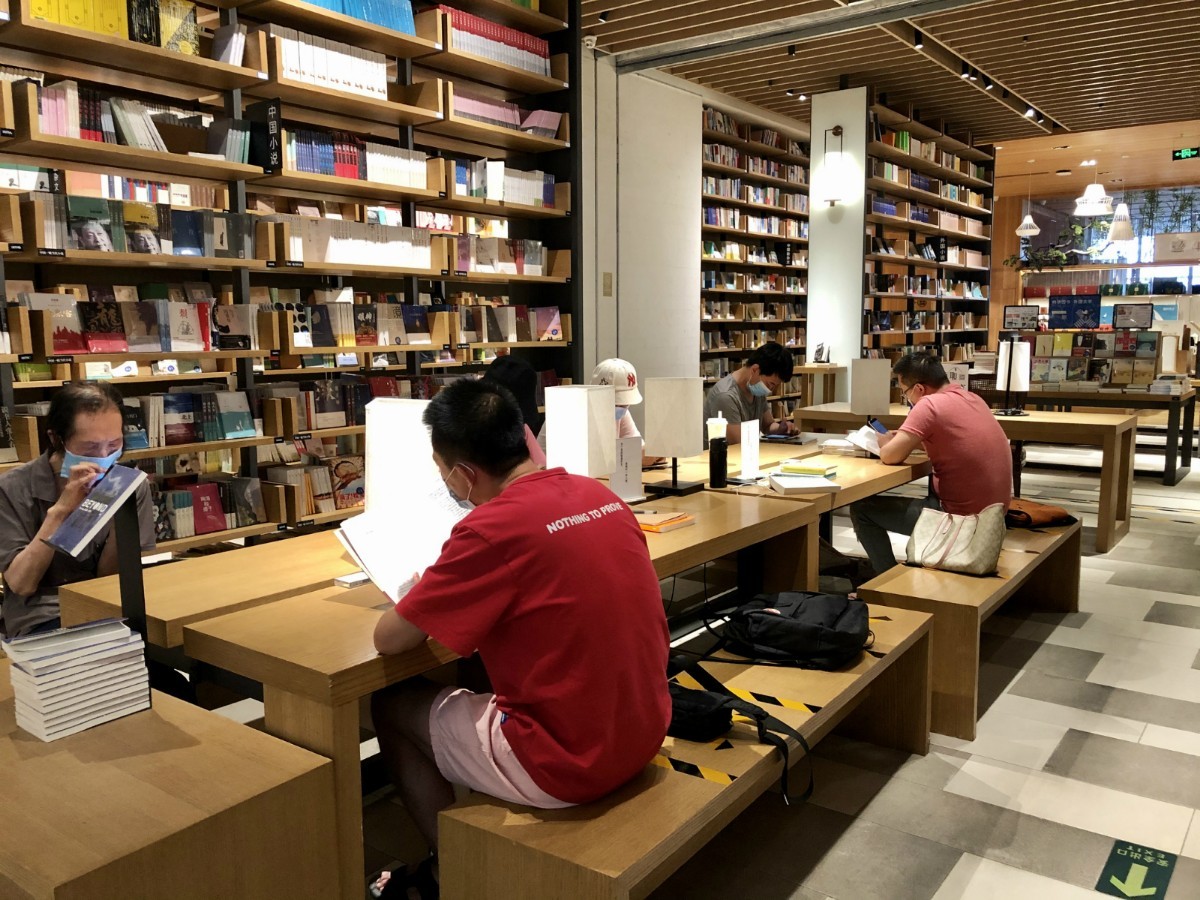 口罩|口罩戴,岗亭在!防控降级气温升级,北京防疫没松劲儿