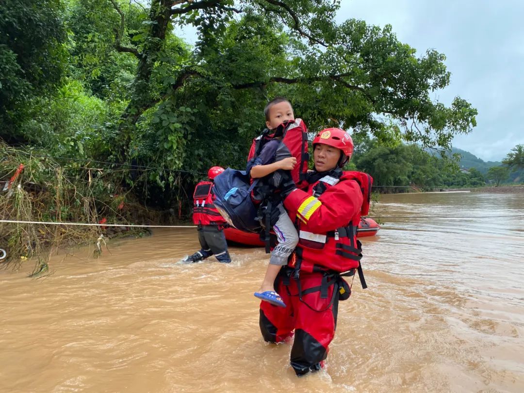 南方暴雨|南方暴雨破纪录，已有262.7万人次受灾！未来10天仍 ……