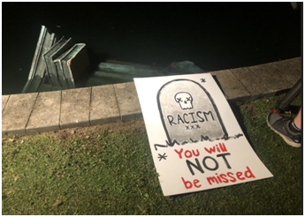 雕塑|又倒一座！美国示威者拆除哥伦布雕像：纵火并扔入湖中