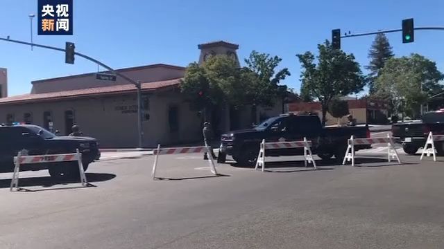 美国警察|矛盾激化！美国加州枪击事件频发 一名警察被击中头部
