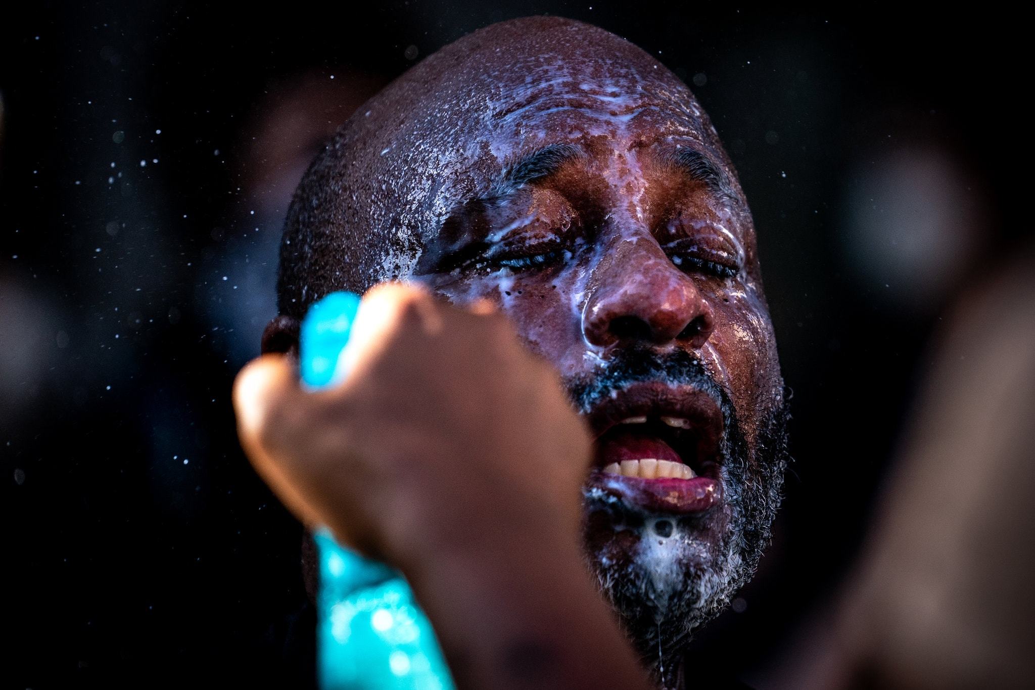 国际|美国民警卫队上街执勤瞒家人 士兵羞愧:对面就站着我哥