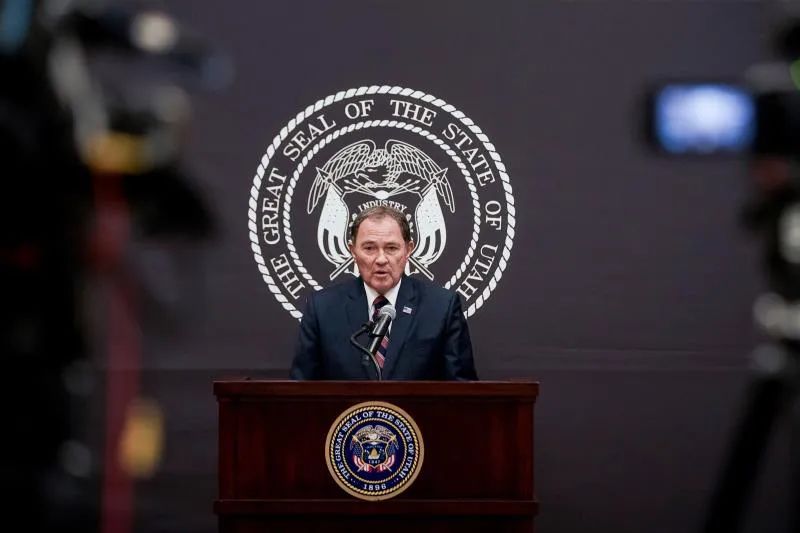 浙江之声|疫情持续反弹，美国多州暂停重启！