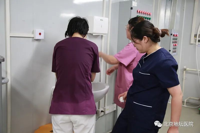 疫情|“这次考验，比起今年1月疫情初起时，一点也不轻。”