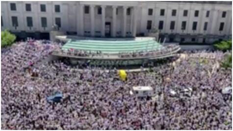 布鲁克林|布鲁克林成千上万示威者顶着疫情聚众游行,网友讽刺:今天病毒不上班?