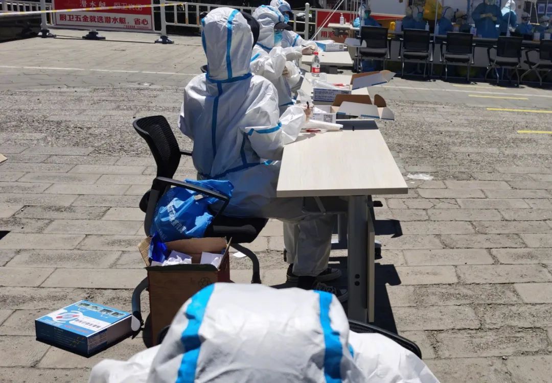 地表温度|地表温度40℃！“全副武装”的他们竟排查了北京近20万人