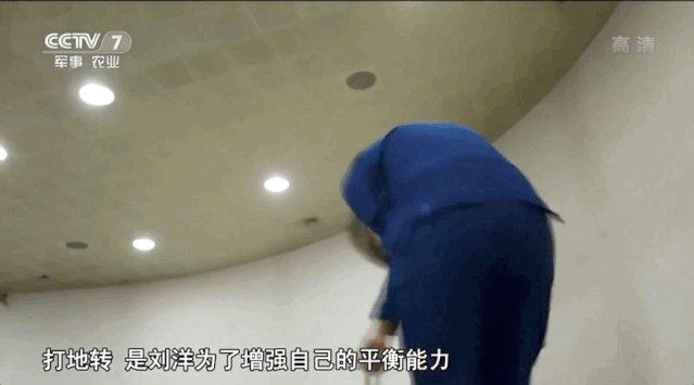 飞向太空|了不起的她 | 乘风破浪！8年前的她飞向太空，征服星辰大海！