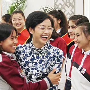 爱心|和她一起奔小康 | 让“爱心阳光”照进梦想