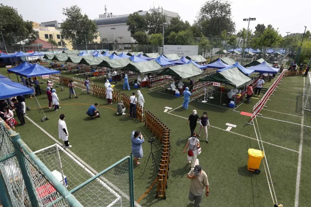新街口|3200㎡足球场变检测点，北京西城区10万人完成核酸检测