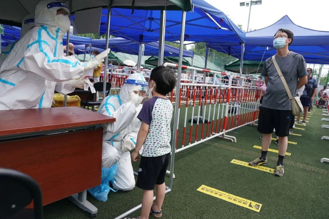新街口|3200㎡足球场变检测点，北京西城区10万人完成核酸检测