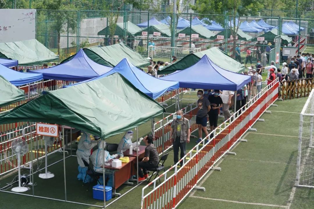 新街口|3200㎡足球场变检测点，北京西城区10万人完成核酸检测