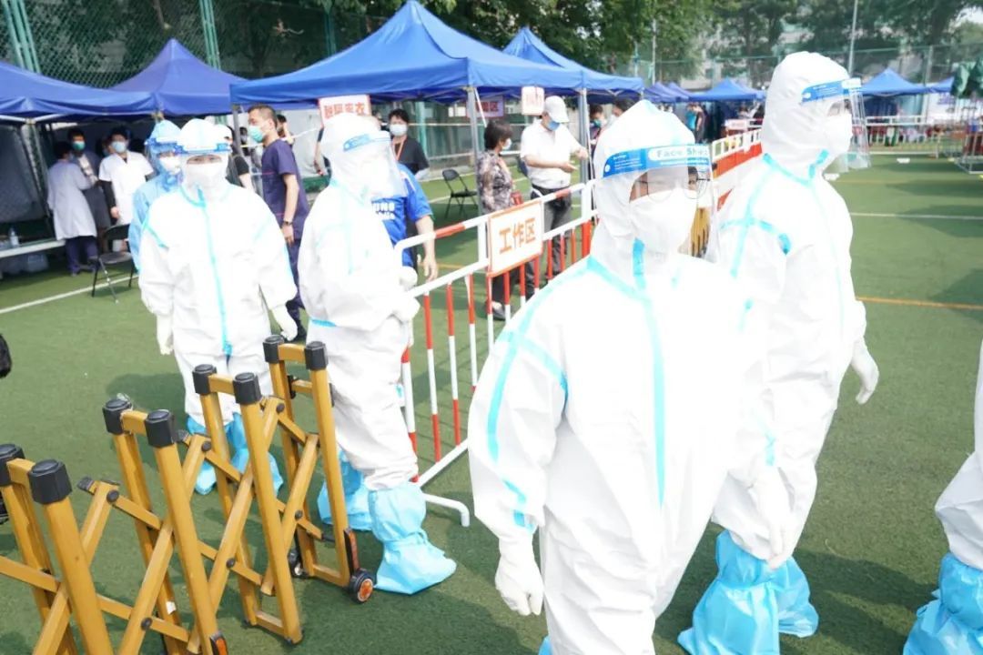 新街口|3200㎡足球场变检测点，北京西城区10万人完成核酸检测