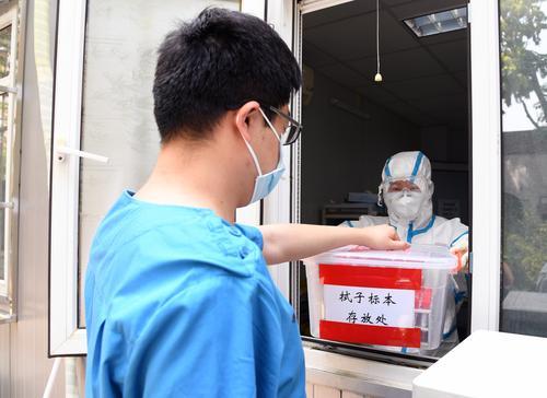 海淀|北京已累计进行核酸检测采样229.7万人,检测到底怎样进行,跟随镜头去海淀医院一探究竟