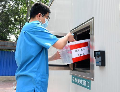 海淀|北京已累计进行核酸检测采样229.7万人,检测到底怎样进行,跟随镜头去海淀医院一探究竟