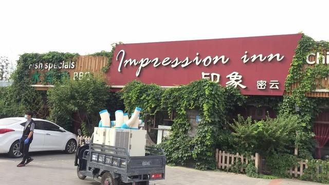 高温中暑|得知医护人员中暑晕倒，餐厅女老板做了一个决定，太飒了！