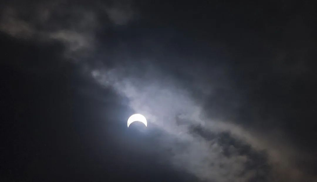 日食|高清大图！金边日食高光时刻