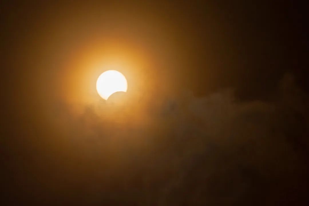 日食|高清大图！金边日食高光时刻