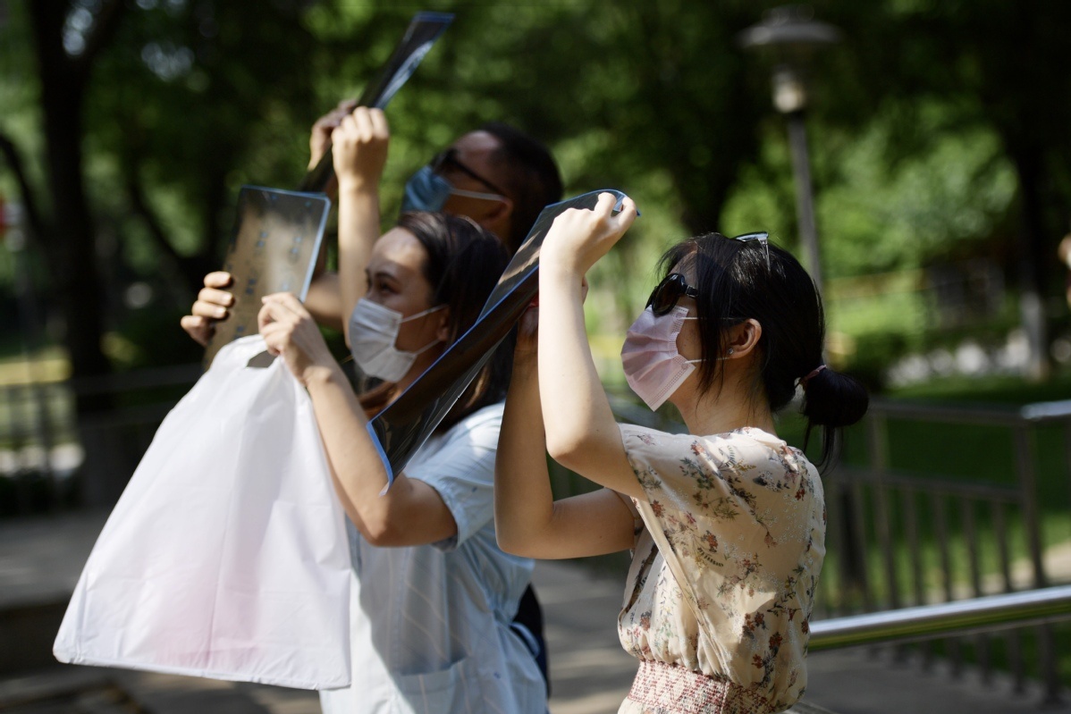 日食|北京:市民观测日食各有“高招”