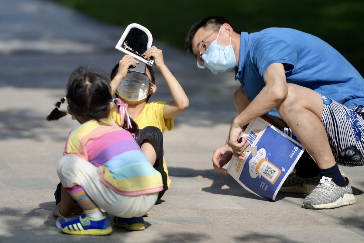 日食|北京:市民观测日食各有“高招”