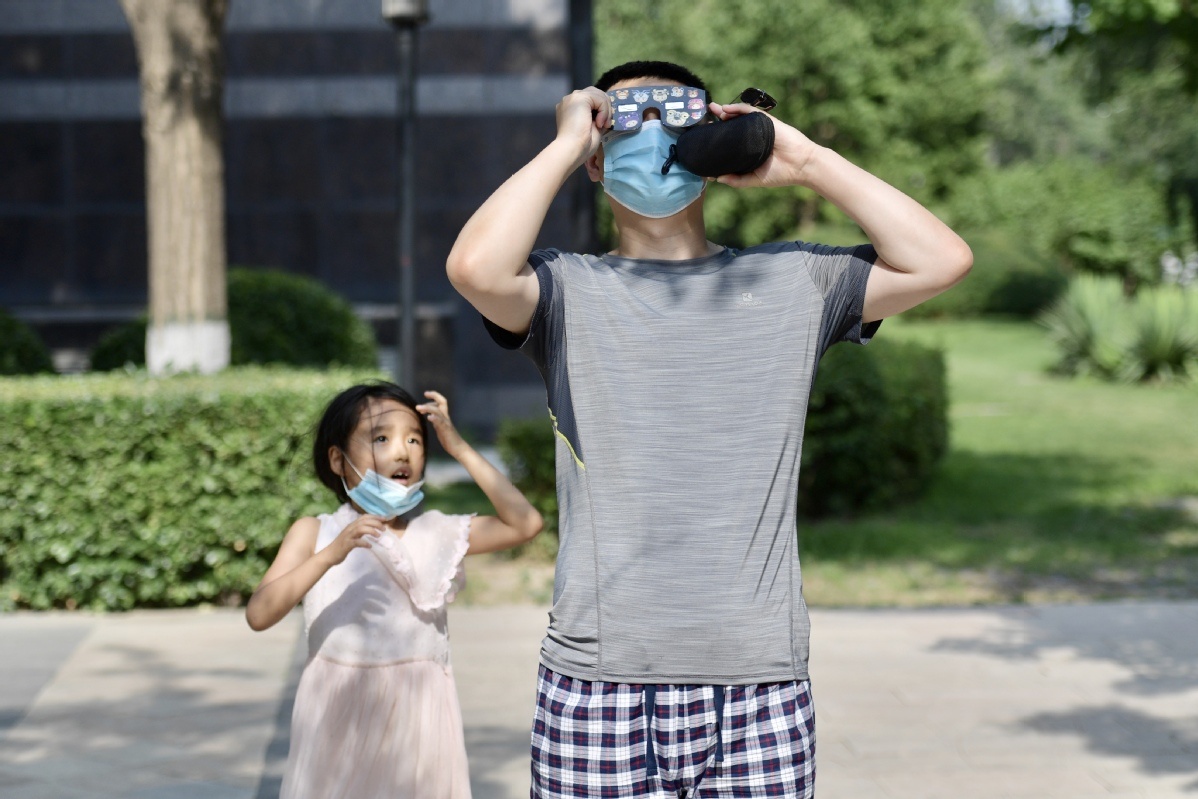 日食|北京:市民观测日食各有“高招”