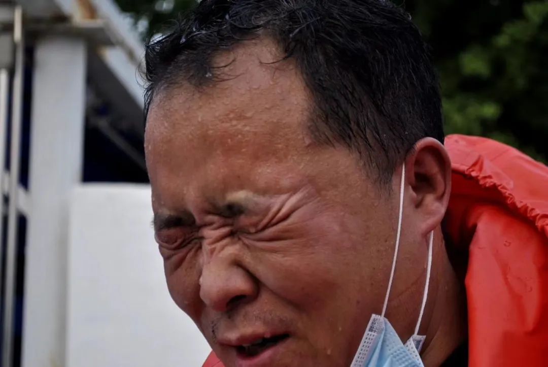 防化服|脱下防化服倒出2斤汗水！这些消杀“战士”太辛苦了
