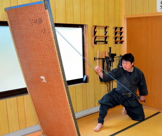 文汇报|日本首位忍者专业硕士毕业，他会些啥？