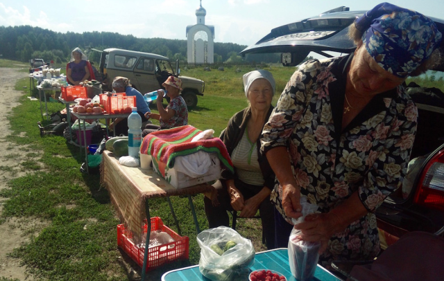 文汇报|俄罗斯一半家庭不买家具，15%不买新衣服?