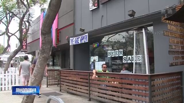 央视新闻客户端|美国传染病专家：美正以百万英里时速朝错误方向前进