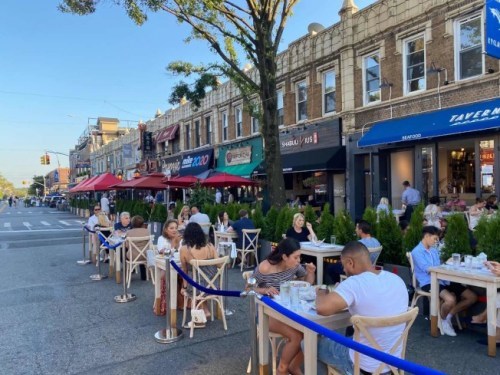 桌椅|美媒：纽约堂食关闭3个月 华人餐厅“走出户外”