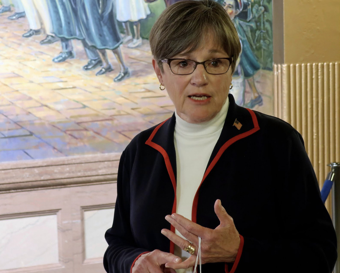 国际|美官员发布漫画将戴口罩比作大屠杀,被批荒谬,州长责令删除