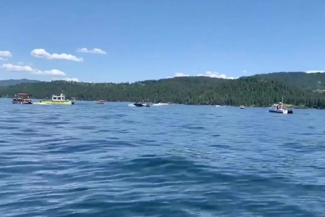 环球网|突发！美国两架飞机空中相撞后坠湖，8人遇难