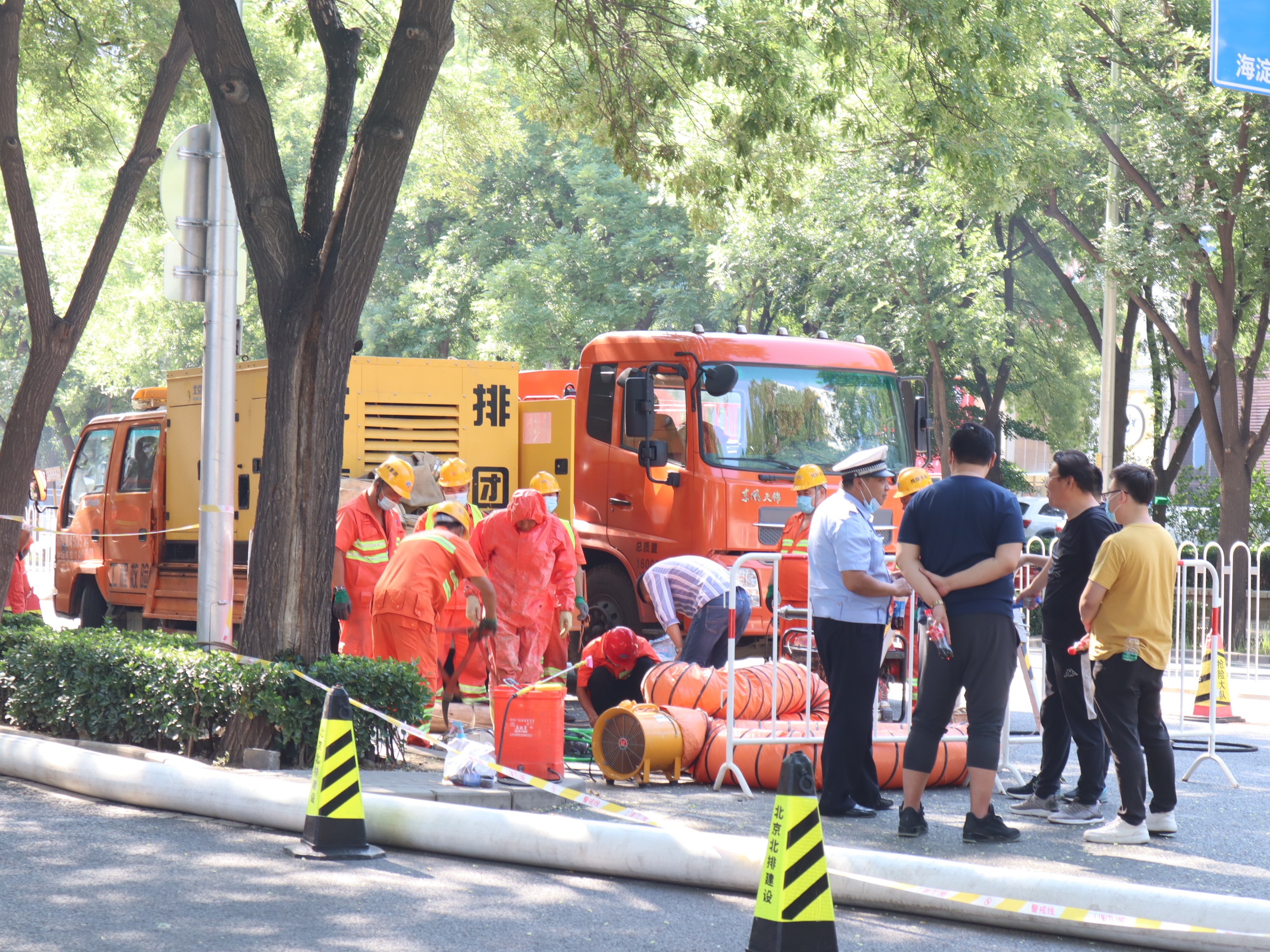 海淀|今天海淀南路再次路面塌陷,目前已回填完毕