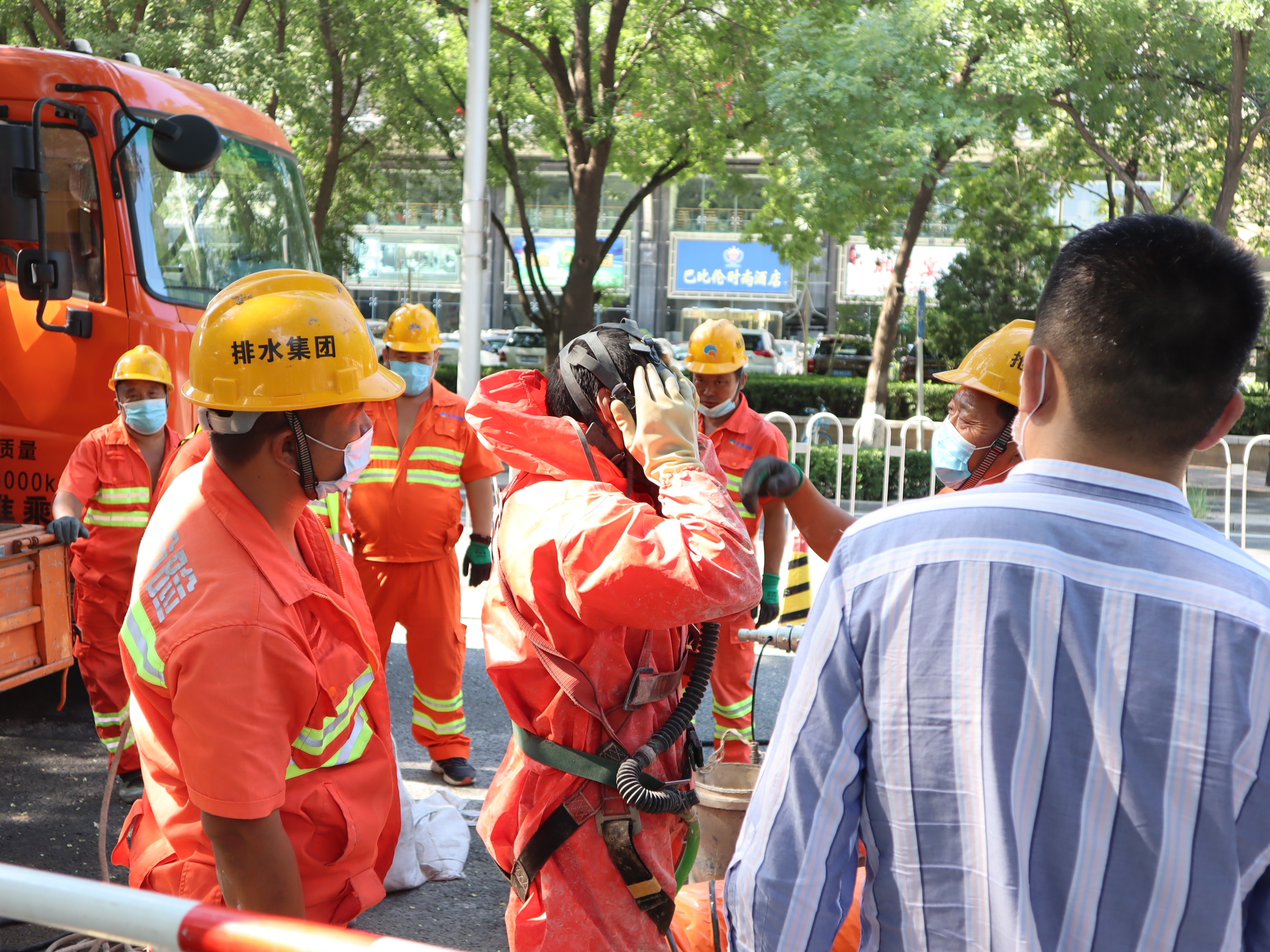 海淀|今天海淀南路再次路面塌陷,目前已回填完毕