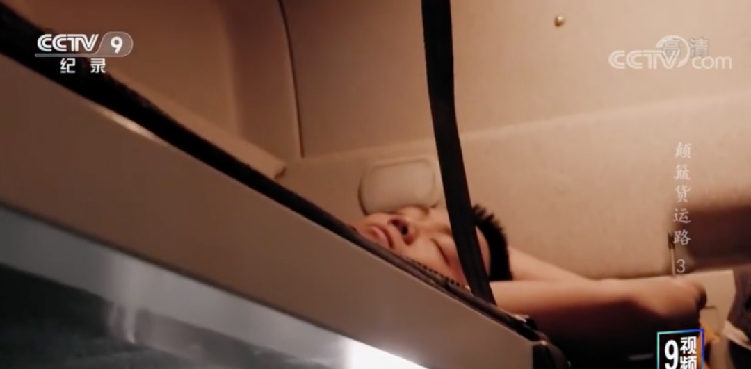 视觉志|那些睡在车里不回家的人，秘密都被拍下来了