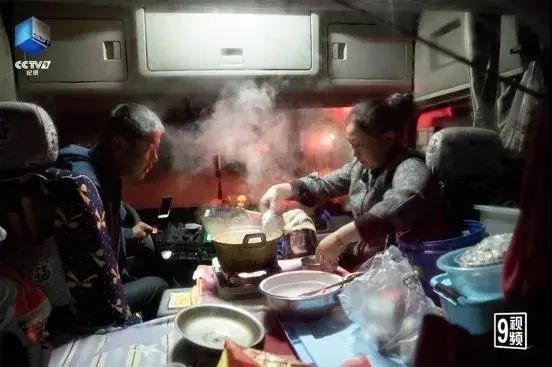 视觉志|那些睡在车里不回家的人，秘密都被拍下来了