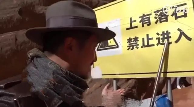 丹霞地貌|一脚“亿年”!百万粉丝博主竟随意踩踏...网友大怒!警方介入