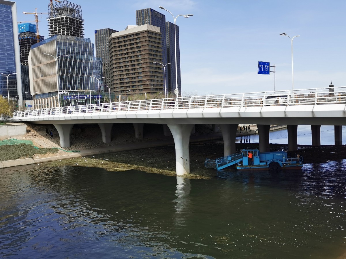 水生态|对付水草，割草船上新了