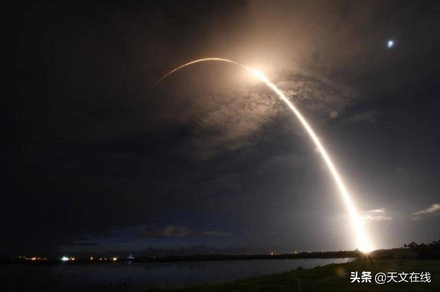 猎鹰9号|SpaceX暂时中止了“猎鹰九号”火箭60颗“星链”任务