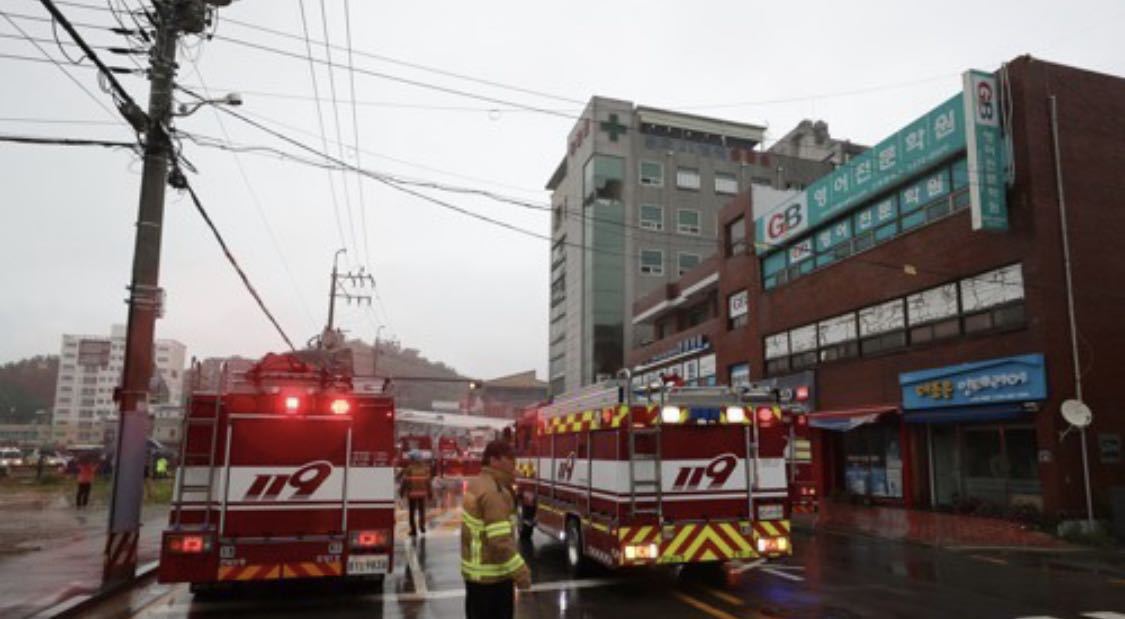 财经|每经10点|国务院任免国家工作人员；中国民航局：6月国内航线恢复至去年同期64.7%；韩国一医院突发火灾，已致2人死亡56人受伤