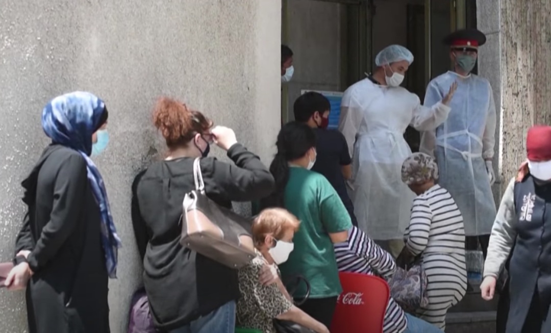 中国新闻周刊|吉尔吉斯斯坦卫生部长患＂社区获得性肺炎”，专家：中亚疫情“不能排除新冠的可能”