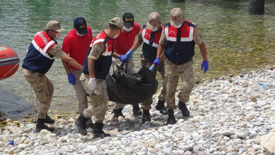 央视新闻客户端|土耳其凡湖船只倾覆事故遇难人数升至19人