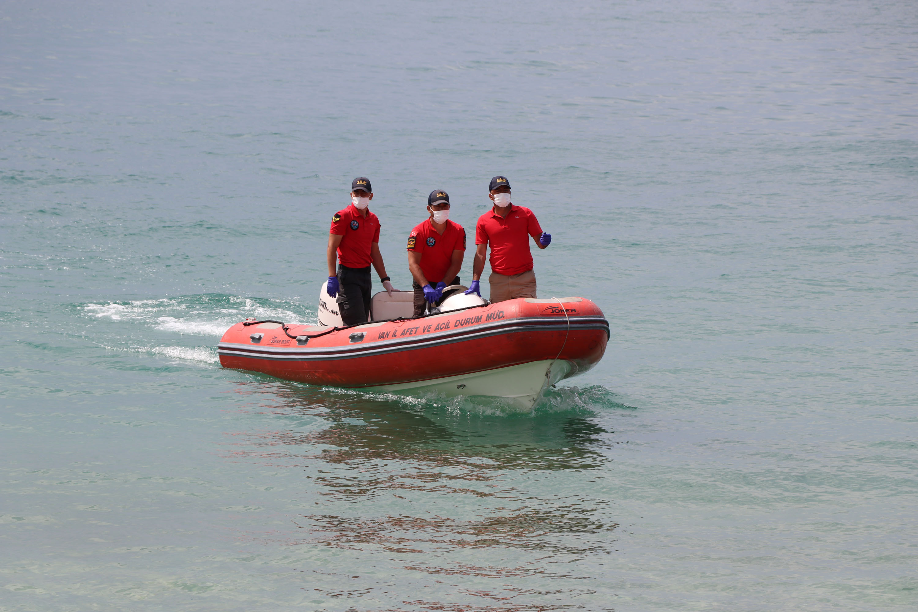 央视新闻客户端|土耳其凡湖船只倾覆事故遇难人数升至19人