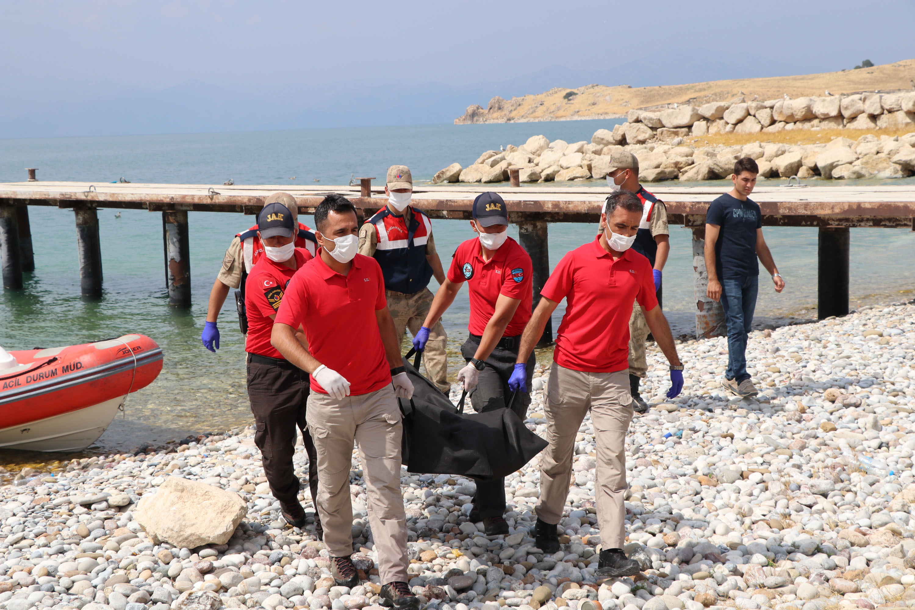 央视新闻客户端|土耳其凡湖船只倾覆事故遇难人数升至19人