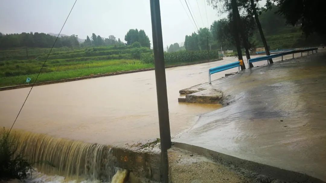 四川暴雨|暴雨预警继续发布！长江水旱灾害防御应急响应提升至二级！