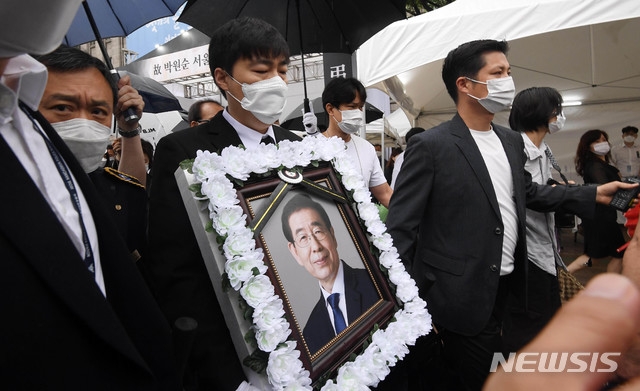 文汇报|韩国警方将破解首尔市长朴元淳手机，寻找性骚扰案线索
