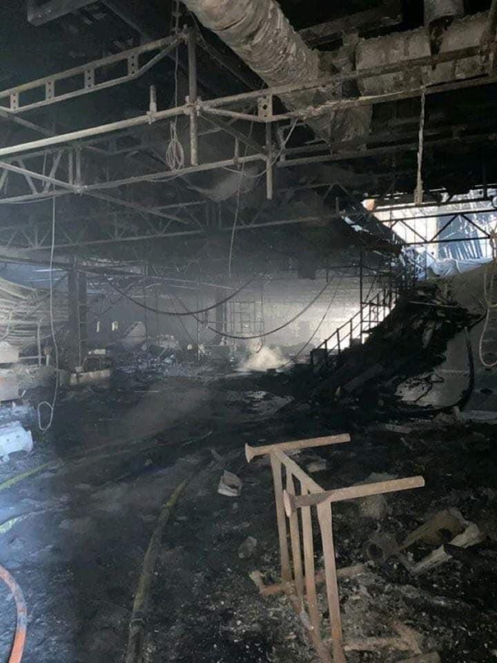 两栖攻击舰|美军两栖攻击舰被烧惨状曝光:舱内一片焦黑,舰岛顶部出现大洞