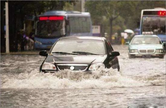 暴雨|暴雨天步行、骑车、驾车，如何保证安全？（大人、孩子都用得上） | 特别关注
