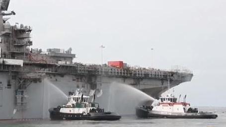 央视新闻客户端|美军舰大火致至少61人受伤 船体内部还有两处火点