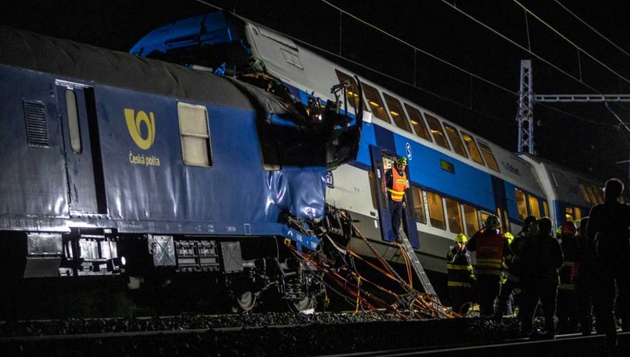 央视新闻|捷克两列火车相撞 1名列车司机死亡