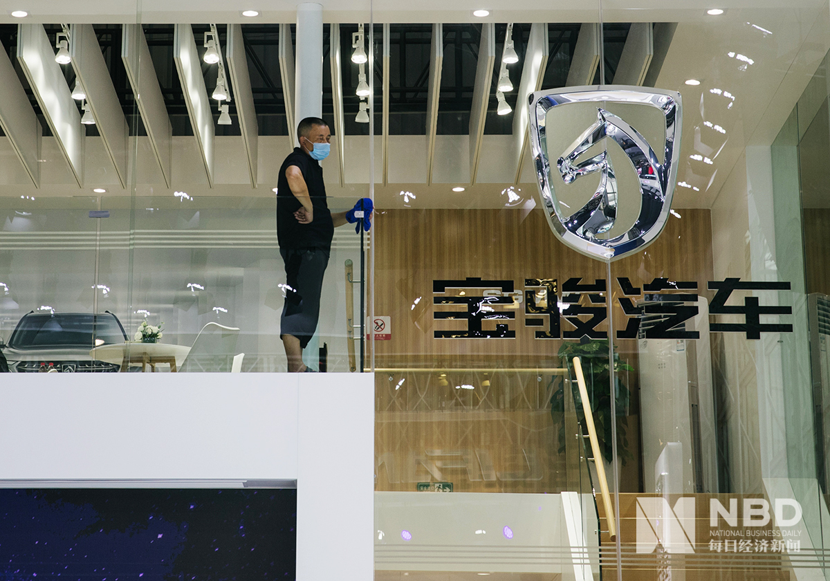 上汽通用五菱|上汽通用五菱：第一时间成立专项工作组调查